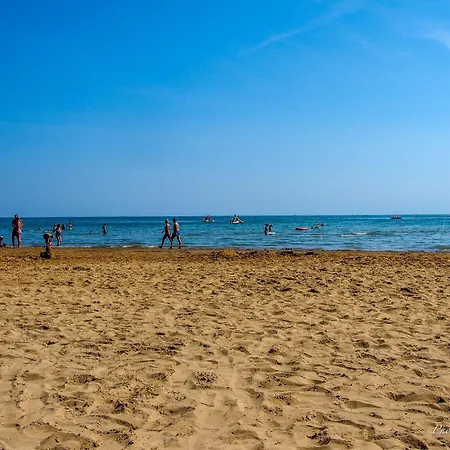 Beachside For Families And Friends Apartment